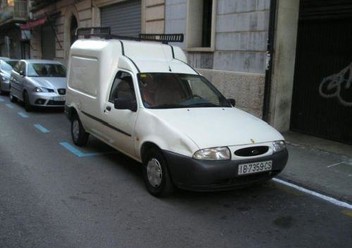 Wahacz przedni prawy Ford Courier