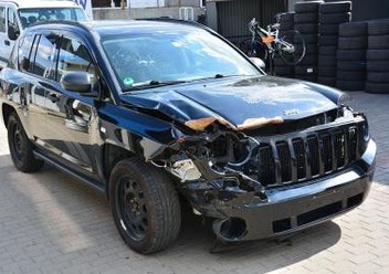 Resor poprzeczny przedni Jeep Compass I