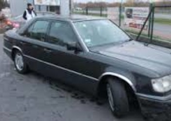 Skrzynka bezpieczników Mercedes-Benz 124