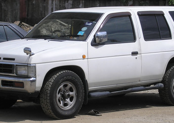 Wkład lewego lusterka elektrycznego Nissan Terrano