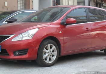 Ramka lusterka prawa Nissan Tiida II