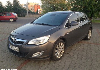 Zamek pokrywy silnika Opel Astra J